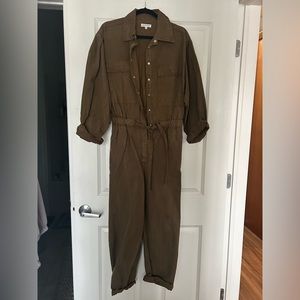 Good American jumpsuit size 2 (fits like size 8-10). Loose fit, lightly worn.